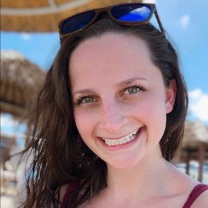 Meet your Posher, Caitlin